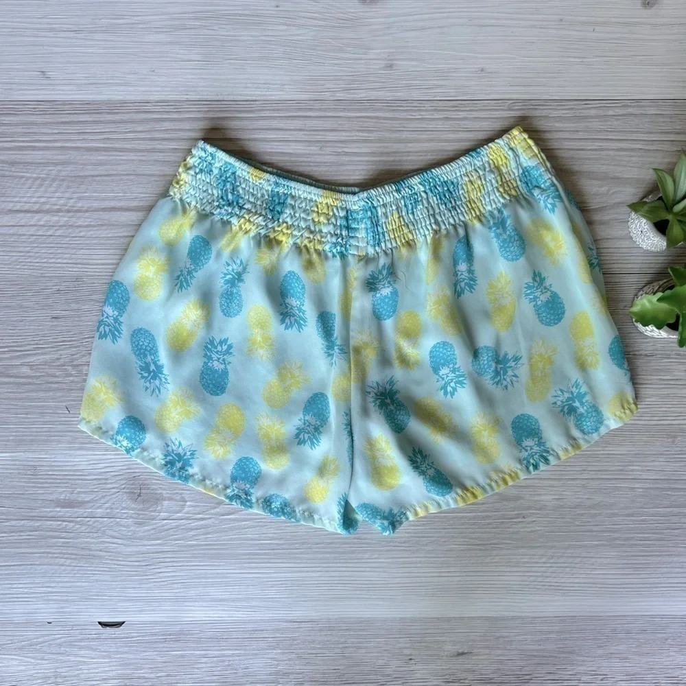 FRANCESCA'S pineapple relaxed fit sleep shorts size L